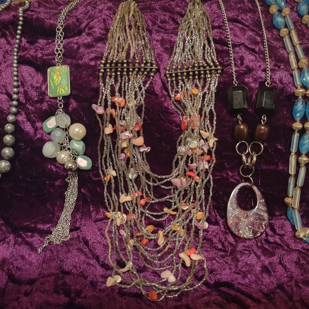 Lot of vintage/costume jewelry necklaces - Picture 2 of 7